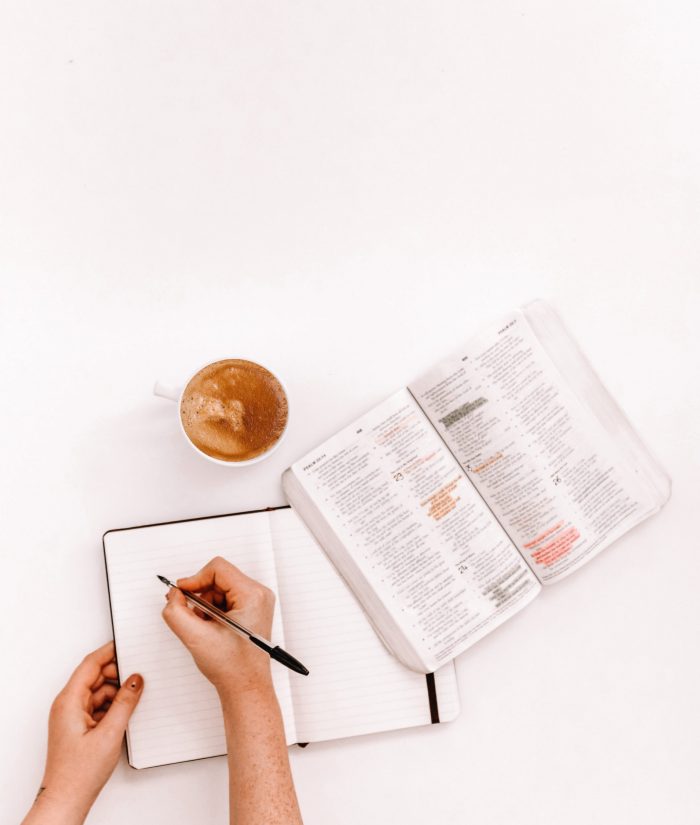 nicole-honeywill-Drej9lP9qxM-unsplash 2